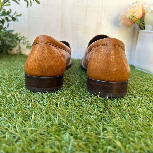 Tory Burch
Classic leather loafers sugar brown women size 7 gently used - Picture 11 of 16